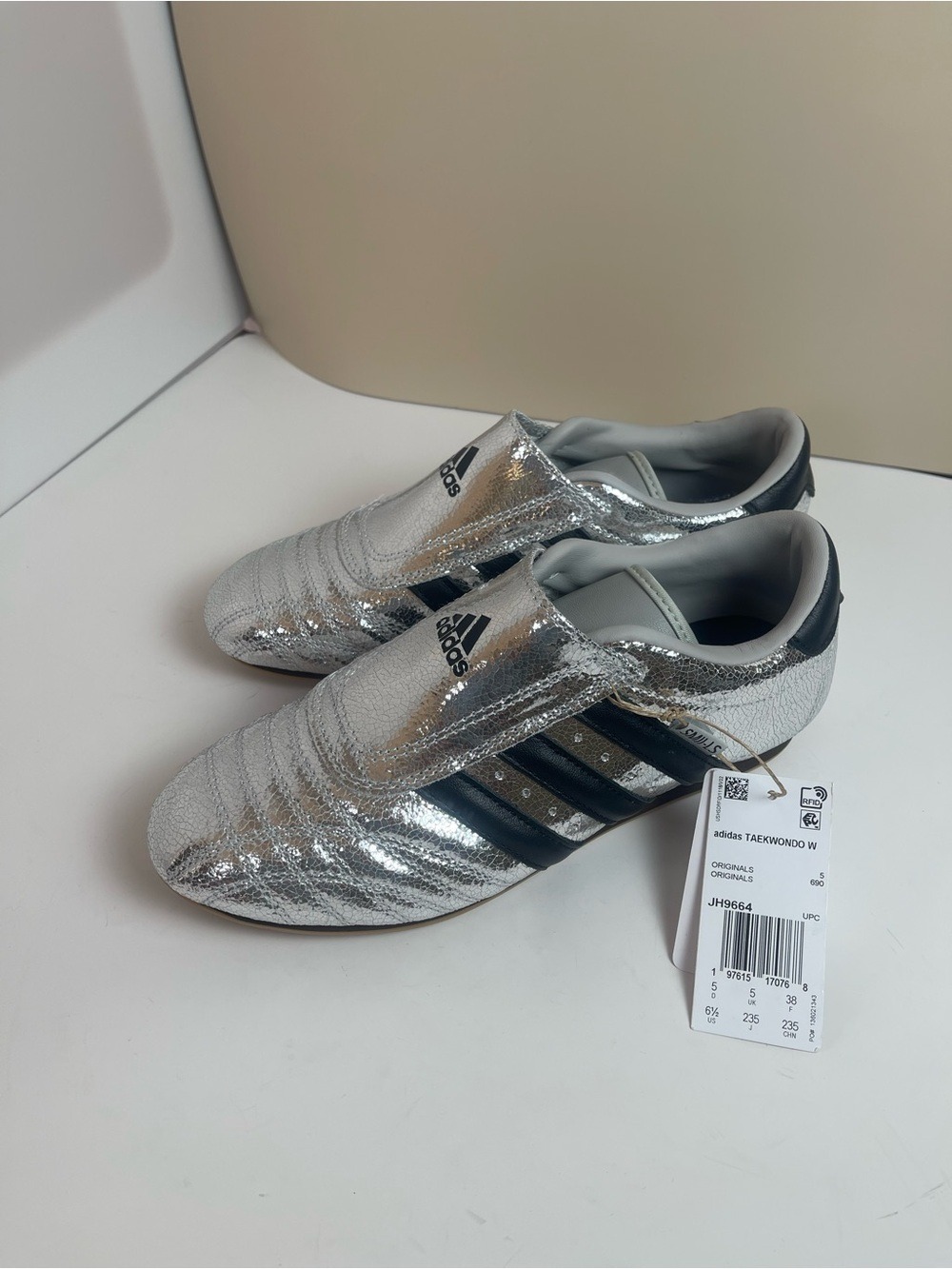 Adidas Originals Taekwondo Women’s Leather Silver Metallic Black Sneakers 6.5 - Picture 4 of 12